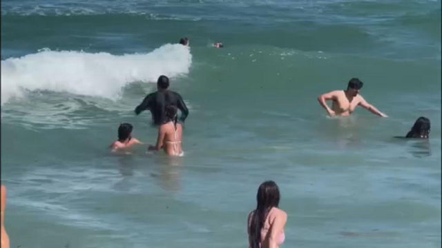 ftl-beach-swimming-4-20-2025.jpg 